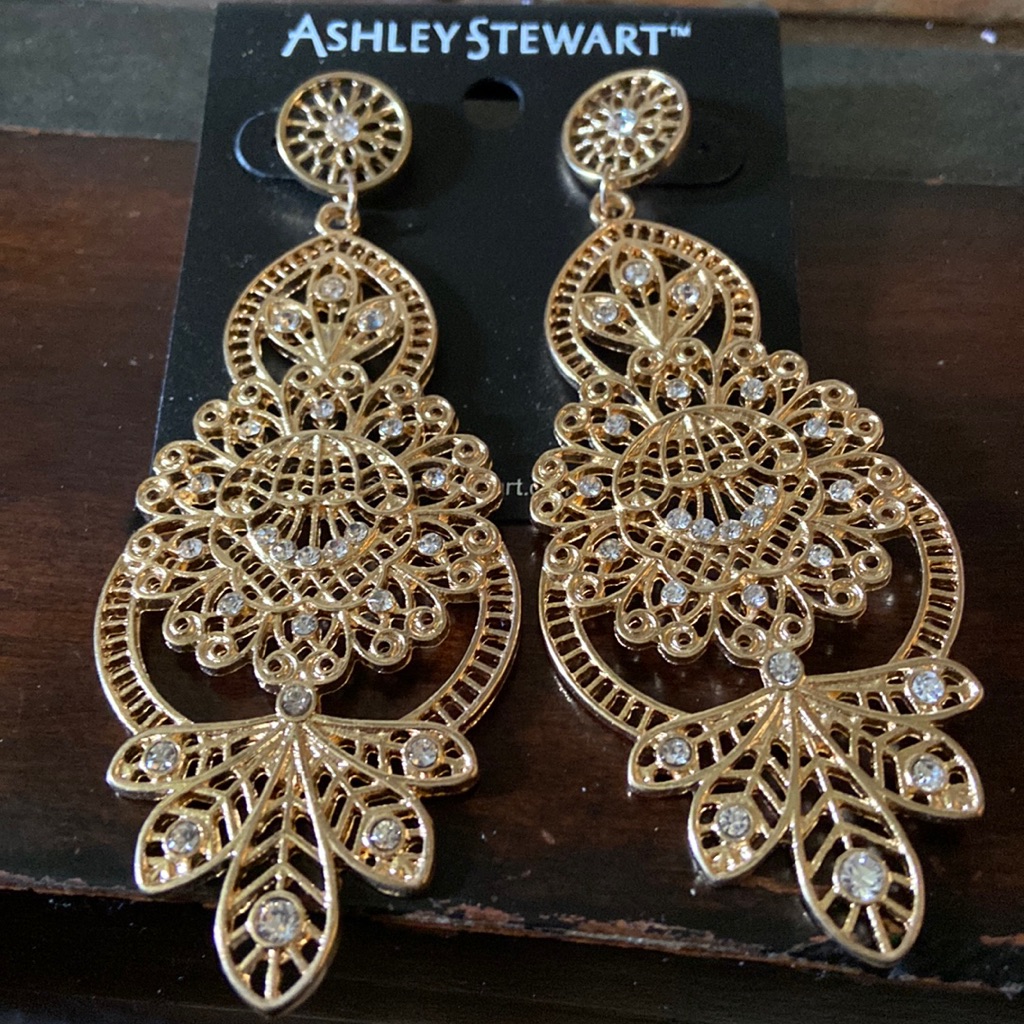 Ashley Stewart Gold Earrings 8$
